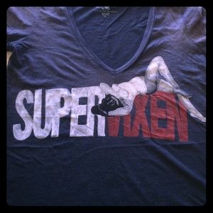 True Religion v-neck "SUPERVIXEN" grey Tshirt 🍌🍆💦